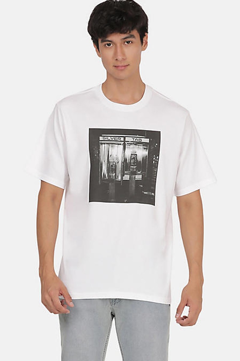 LEVI'S® MEN'S RELAXED SHORT-SLEEVE GRAPHIC T-SHIRT - SS PHONE BOOTH RELAXED FIT