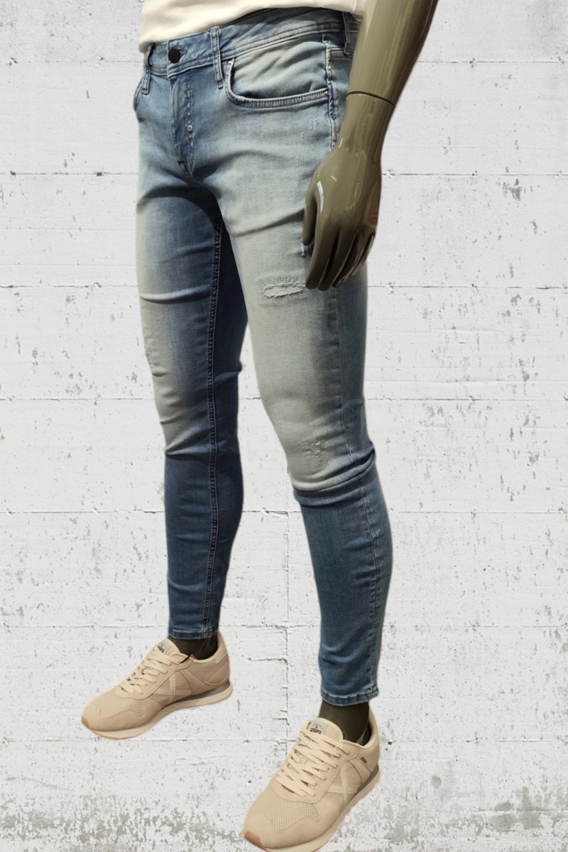 Pantalón Antony Morato, con rotos.  2