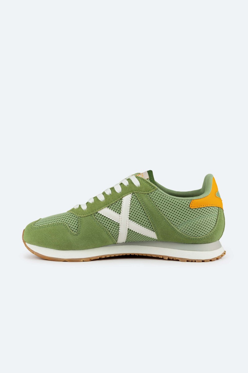   Zapatillas Munich Massana : combinan el diseño retro running con materiales de alta calidad y una suela antideslizante, perfectas para cualquier ocasión. 