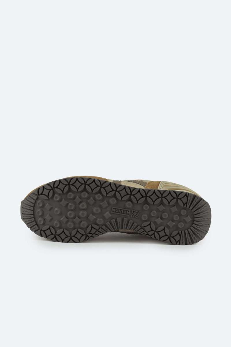 ZAPATILLAS MUNICH M31   Zapatillas Munich Massana Club : combinan el diseño retro running con materiales de alta calidad y una suela antideslizante, perfectas para cualquier ocasión.