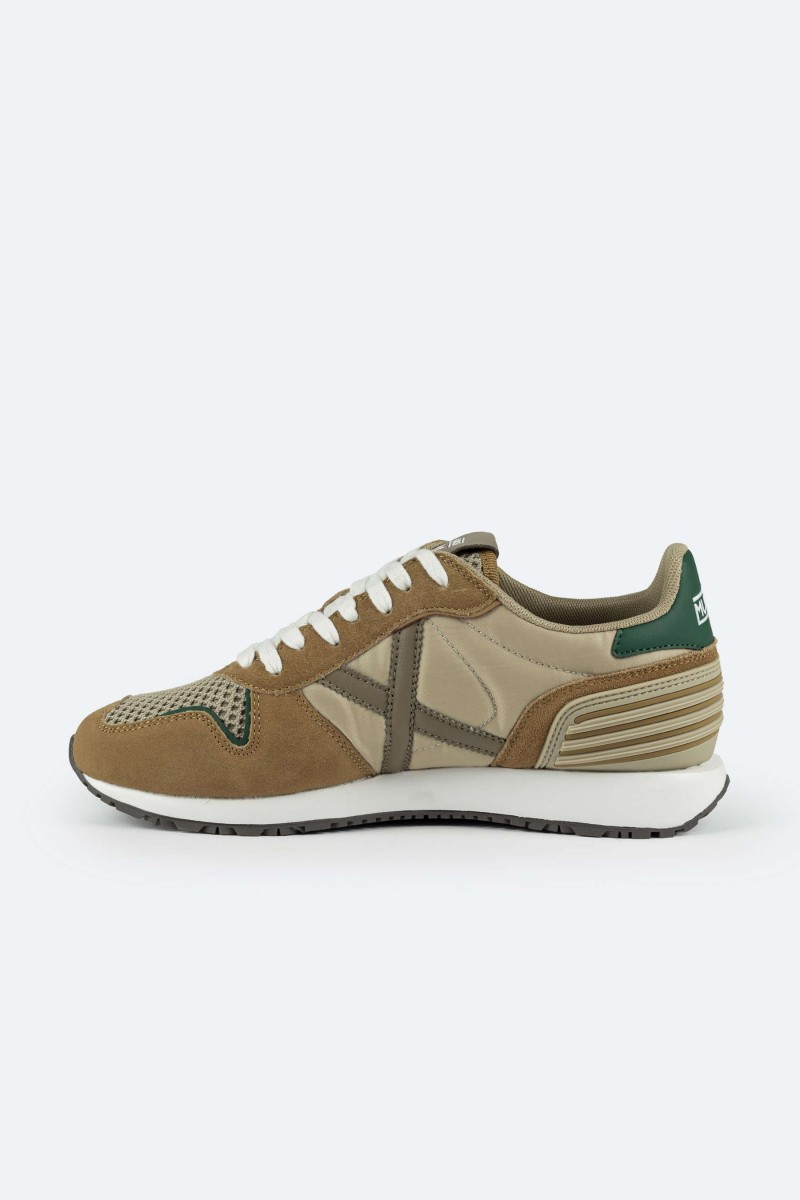 ZAPATILLAS MUNICH M31   Zapatillas Munich Massana Club : combinan el diseño retro running con materiales de alta calidad y una suela antideslizante, perfectas para cualquier ocasión.