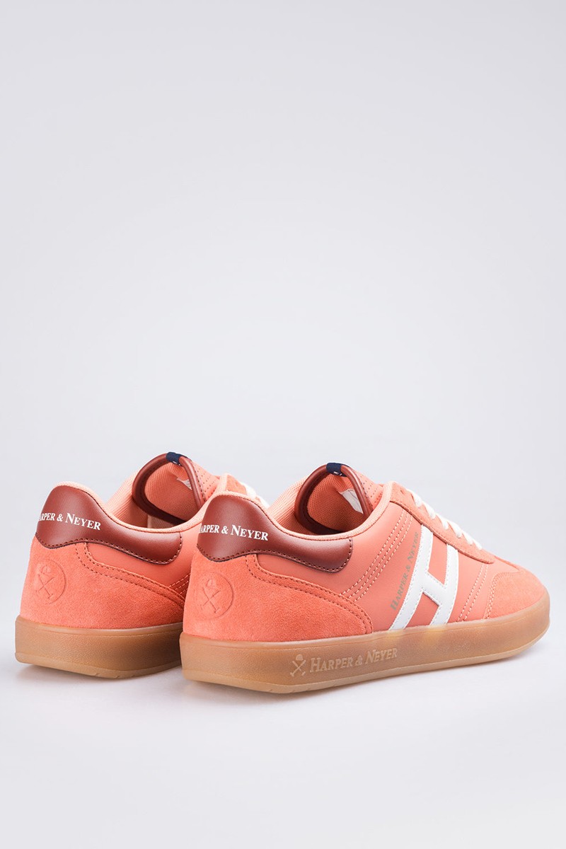 Zapatillas Harper and Neyer Hamptons : combinan un diseño sofisticado con materiales de alta calidad y una suela antideslizante, perfectas para cualquier ocasión.  2