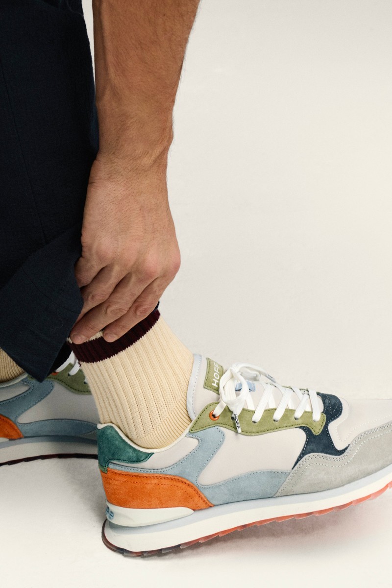   Zapatillas HOFF Kingston Man : combinan un diseño retro con materiales de alta calidad y una suela de 3 cm, perfectas para el uso diario. 