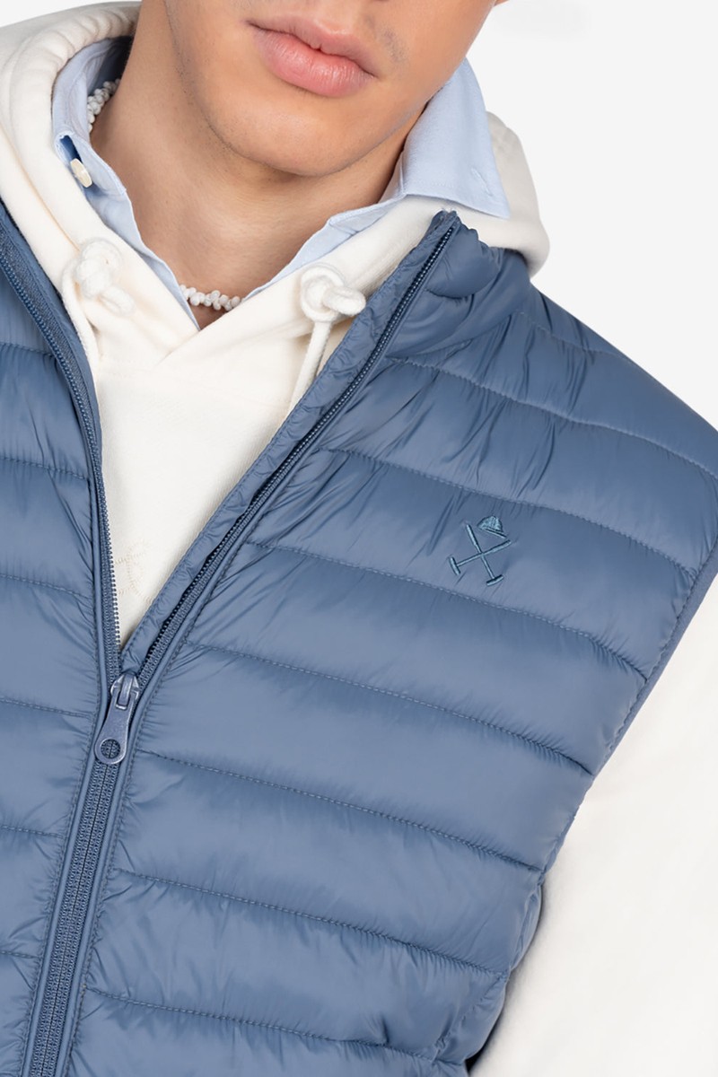   Chaleco Harper and Neyer Icon 11 : prenda acolchada de tejido técnico ligero con cuello subido y bolsillos con cremallera, perfecta para el entretiempo.  2