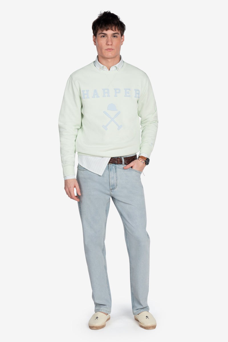   Sudadera Harper and Neyer New England Green Mint : con corte regular fit, cuello redondo y logotipo bordado. Un básico cómodo y lleno de estilo para tu día a día. 