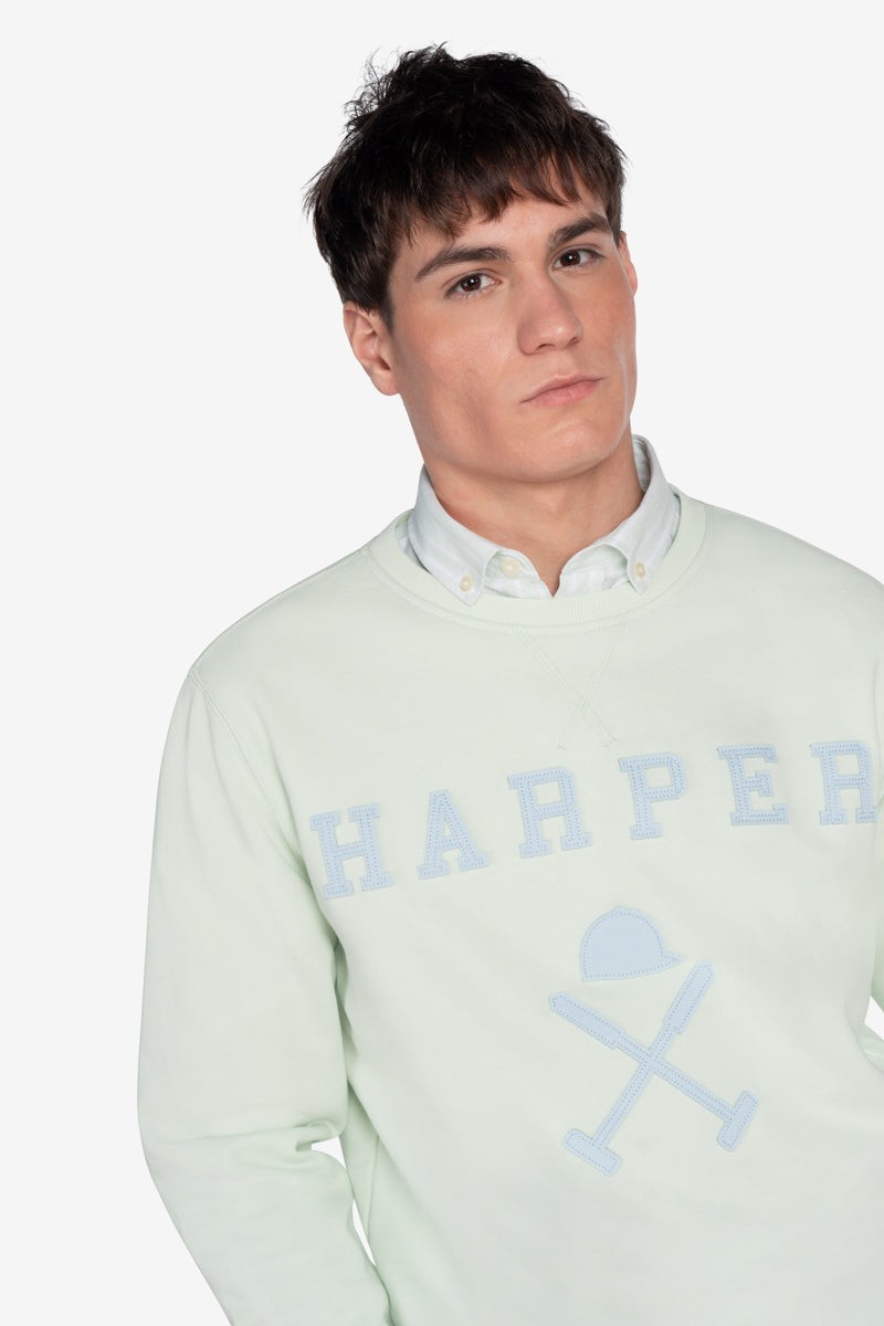   Sudadera Harper and Neyer New England Green Mint : con corte regular fit, cuello redondo y logotipo bordado. Un básico cómodo y lleno de estilo para tu día a día. 