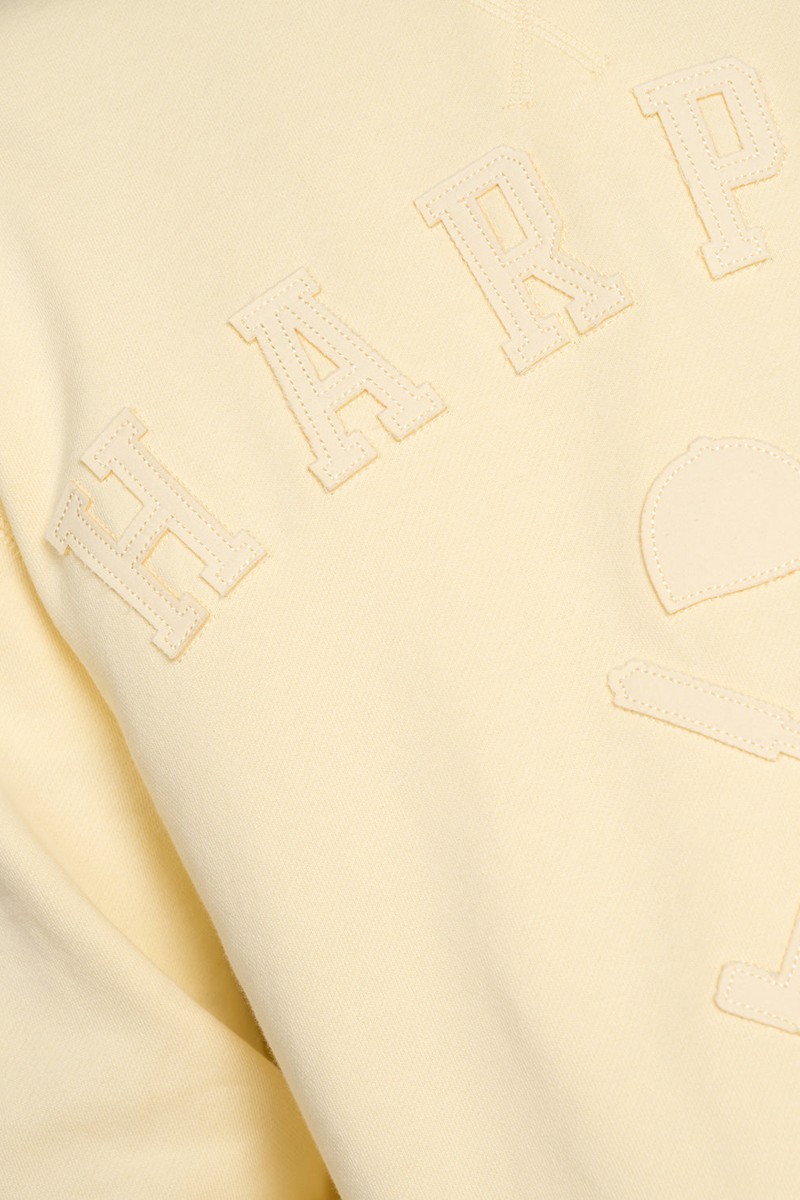   Sudadera Harper and Neyer Brooklyn Vainilla Yellow : con corte regular fit, cuello redondo y bordado tonal, ideal para un look casual y sofisticado. 