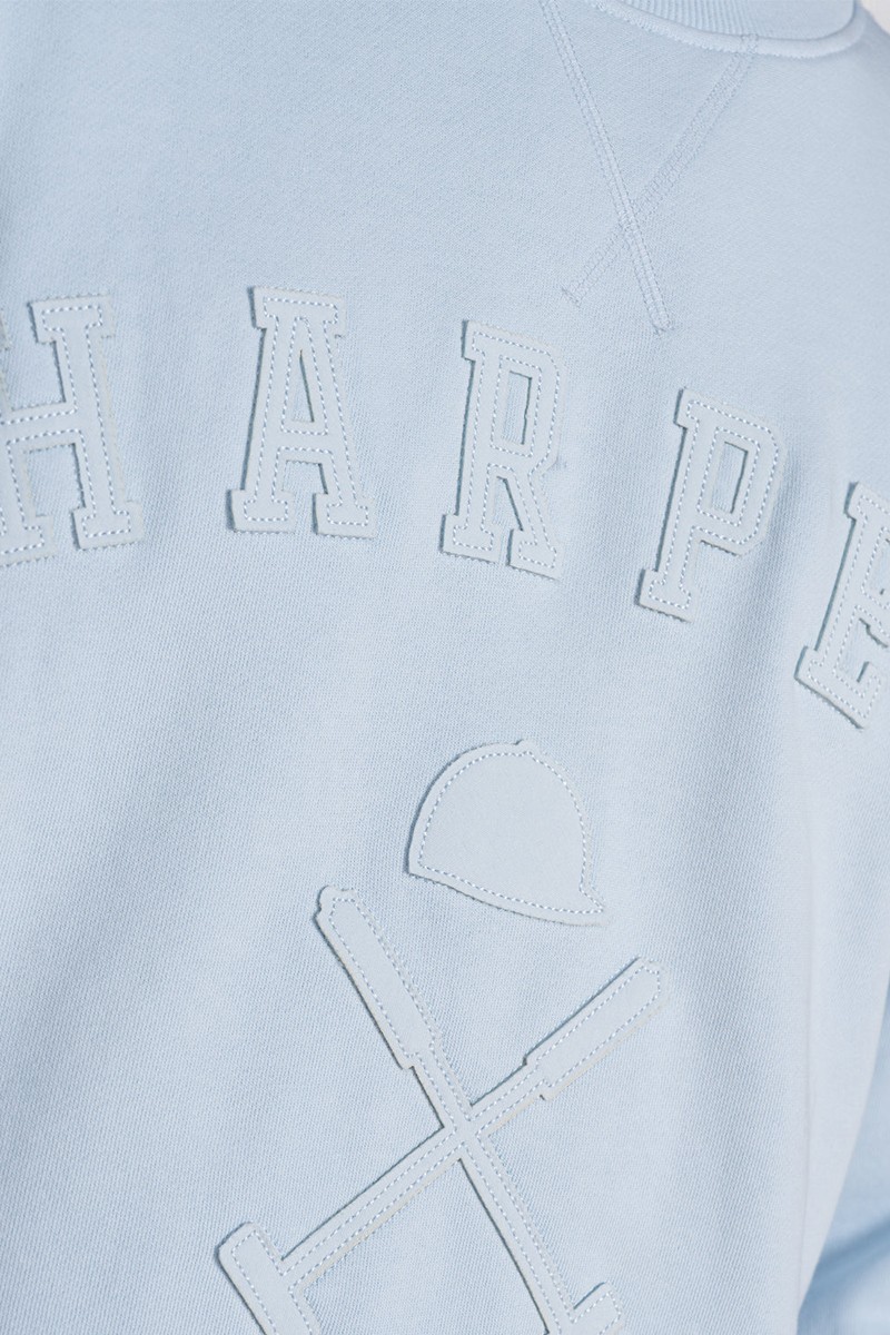   Sudadera Harper and Neyer Brooklyn Sky Blue : corte regular fit, cuello redondo y bordado tonal, una apuesta de estilo y frescura para el día a día. 