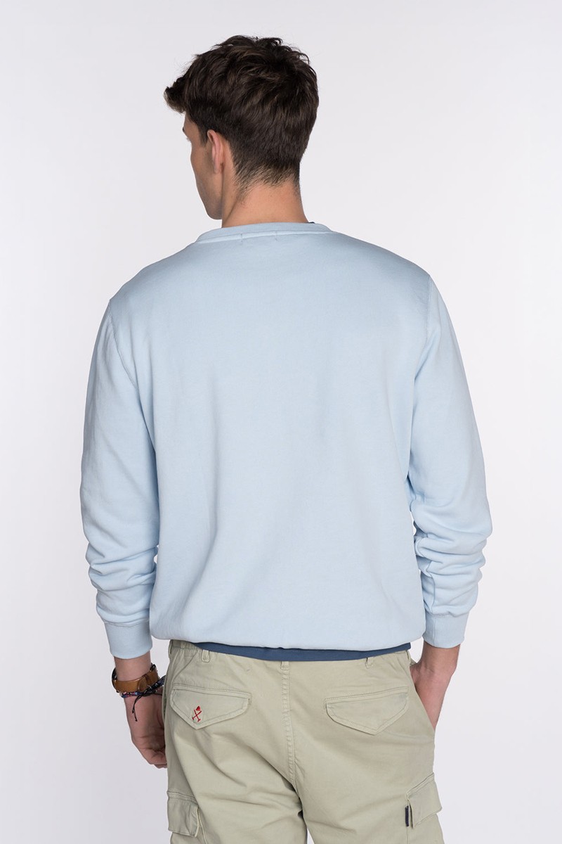 Sudadera Harper and Neyer Brooklyn Sky Blue : corte regular fit, cuello redondo y bordado tonal, una apuesta de estilo y frescura para el día a día.  2