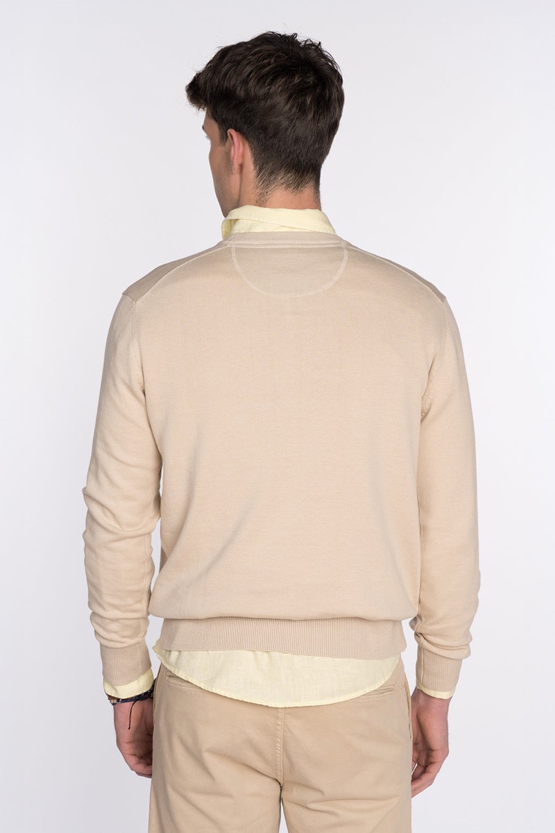   Jersey Harper and Neyer Icon R Light Camel : punto fino de algodón, cuello redondo y un diseño versátil que combina elegancia, confort y estilo diario. 