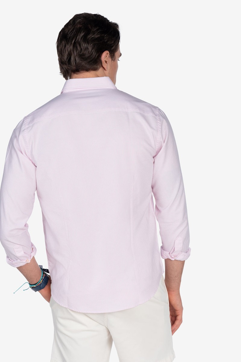  Camisa Harper and Neyer Mediterráneo Pink : confeccionada en algodón 100%, con rayas finas y un tono suave que aporta frescura y elegancia al instante. 