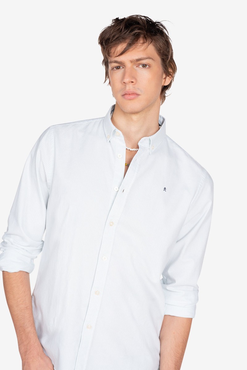   Camisa Harper and Neyer Mediterráneo Light Blue : algodón 100%, diseño de rayas finas y tono azul claro para un look cómodo, elegante y versátil. 