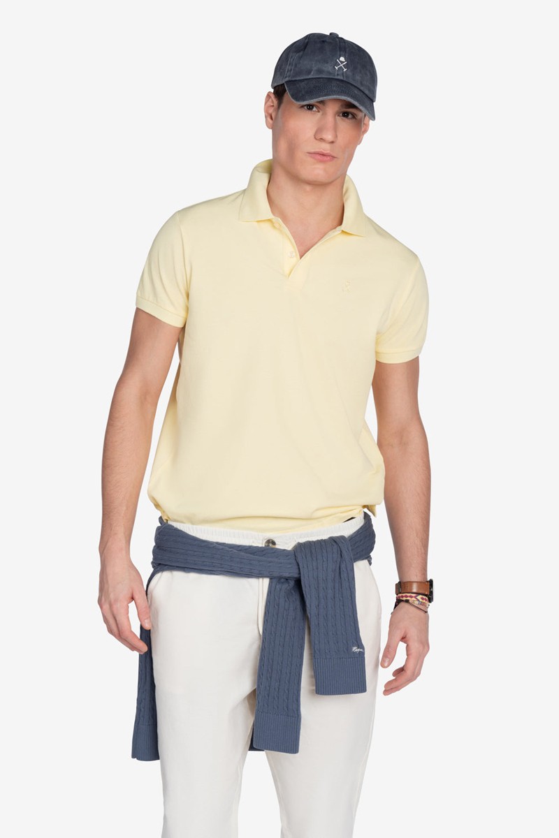   Polo Harper and Neyer Ayram Vainilla Yellow : diseño atemporal, cómodo y versátil. Perfecto para looks informales o con un punto más elegante.  2