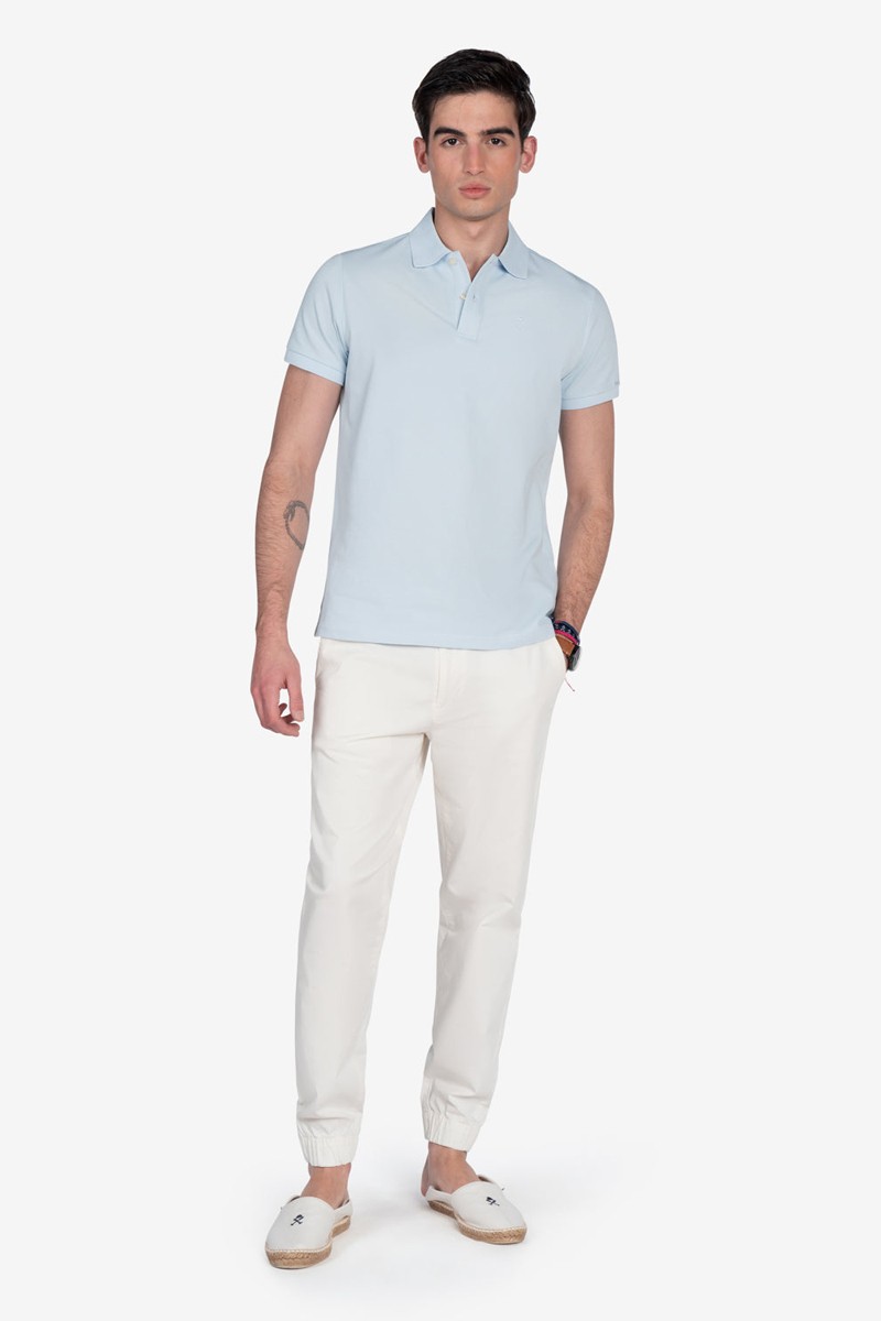   Polo Harper and Neyer Ayram Sky Blue : tono fresco y diseño atemporal para elevar tu estilo diario con un toque de elegancia sutil. 