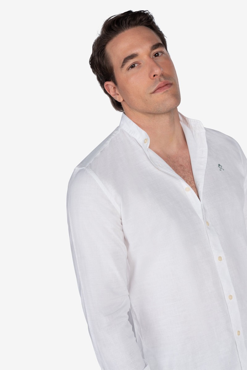   Camisa Harper and Neyer Navy Seal White : cuello mao, bordado en contraste y tejido fresco. Elegancia relajada para todos tus planes. 