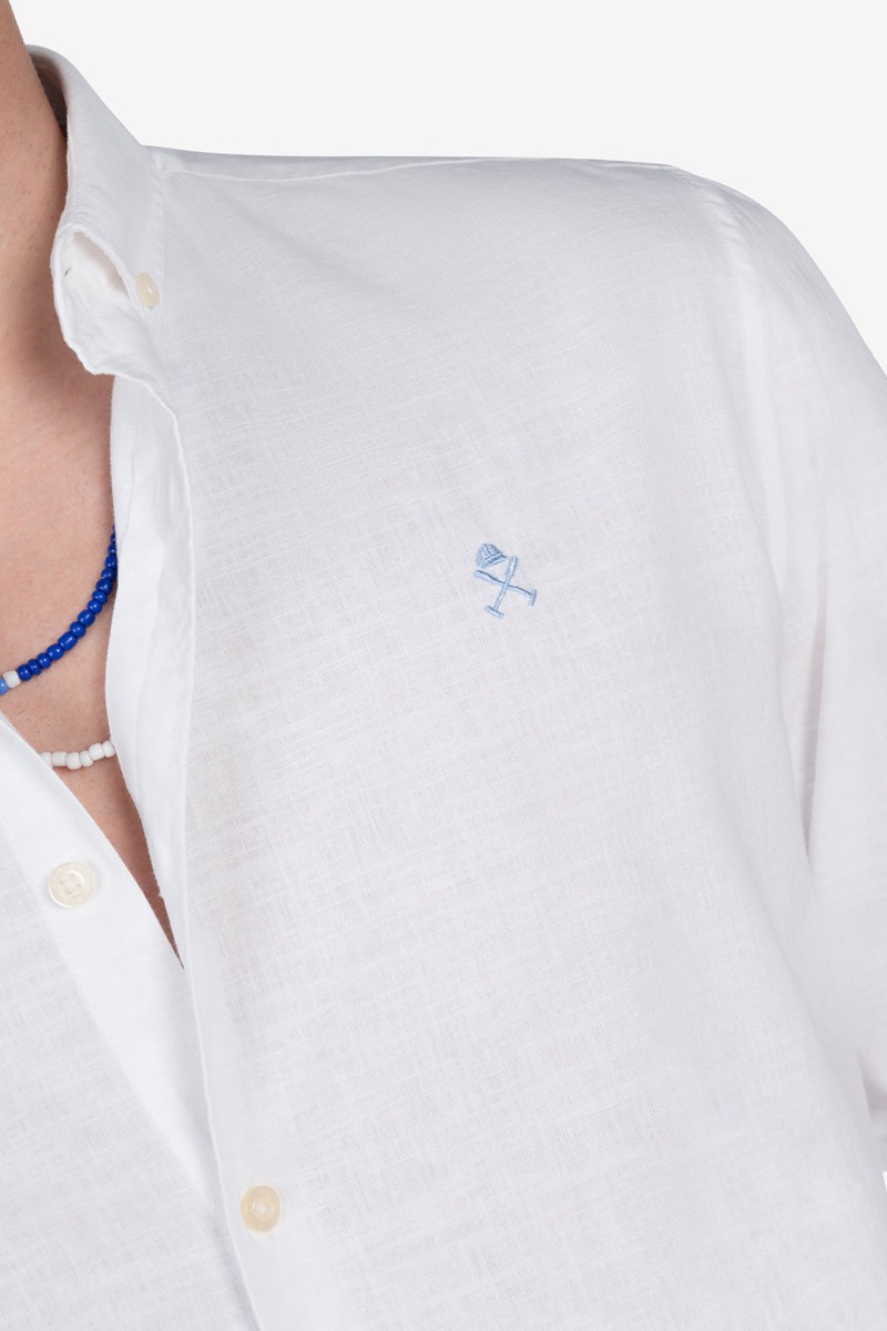   Camisa Harper and Neyer Royal Academy White : lino puro, diseño atemporal y frescura garantizada. Elegancia minimalista para tu día a día. 