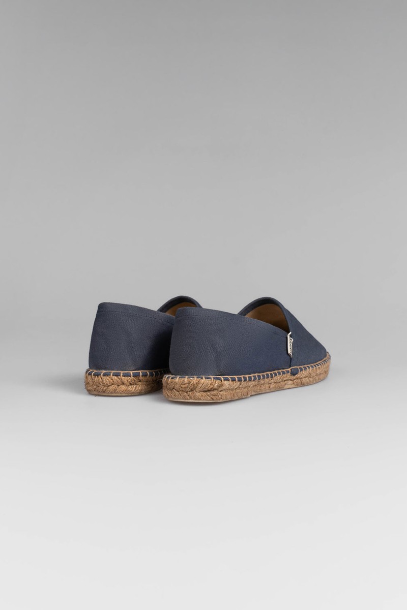   Espadrille Harper and Neyer Icon Wash Blue : lona ligera, suela de yute y comodidad veraniega. Perfecta para un look fresco y mediterráneo. 