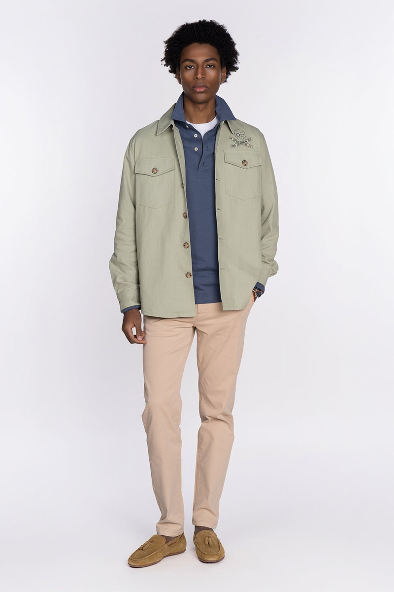   Sobrecamisa Harper and Neyer Skull 2 : confeccionada en algodón suave, presenta un bordado de calavera en la espalda, ideal para un estilo urbano y distintivo. 