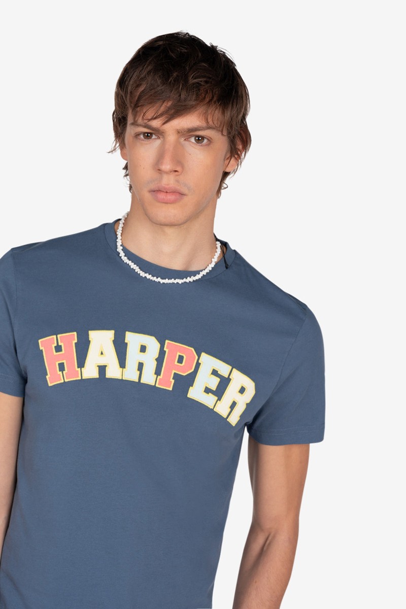 CAMISETA HARPER M119   Camiseta Harper and Neyer Los Angeles Wash Blue : logo multicolor sobre azul lavado. Estilo relajado y vibrante para tus looks veraniegos.