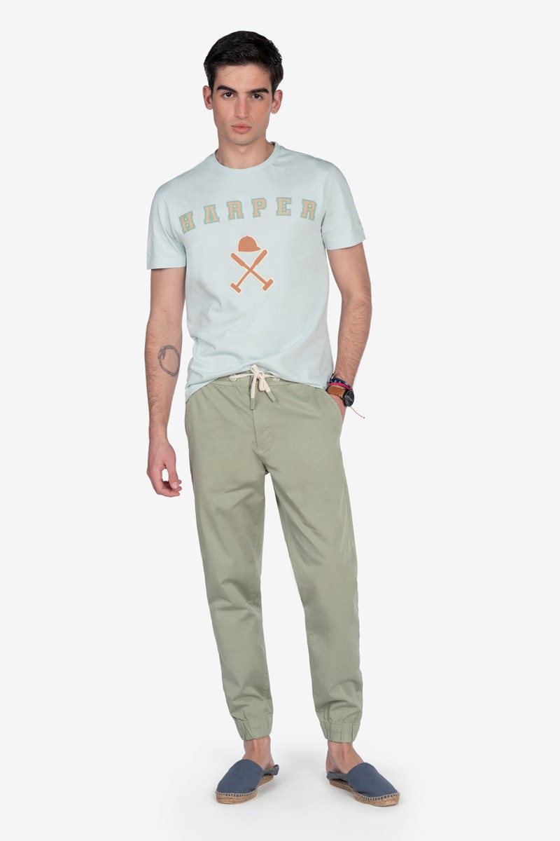   Camiseta Harper and Neyer Retro Light Turquoise : diseño clásico con logo en contraste y color refrescante. Comodidad con esencia retro. 