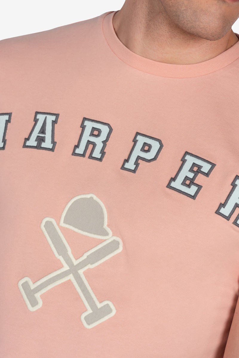   Camiseta Harper and Neyer Retro Rose Blush : estilo clásico, color suave y logo en contraste. Versátil, cómoda y con personalidad. 