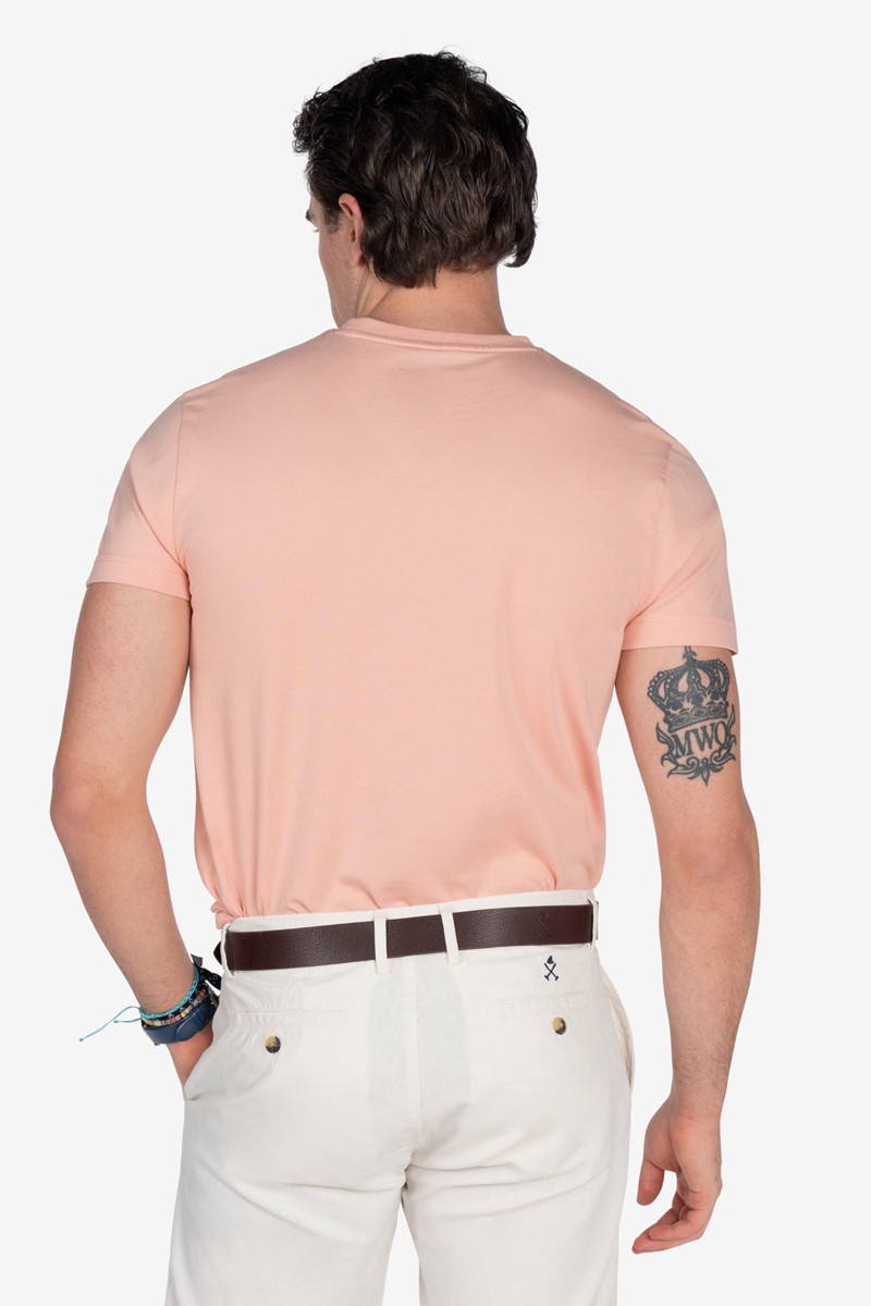   Camiseta Harper and Neyer Retro Rose Blush : estilo clásico, color suave y logo en contraste. Versátil, cómoda y con personalidad. 