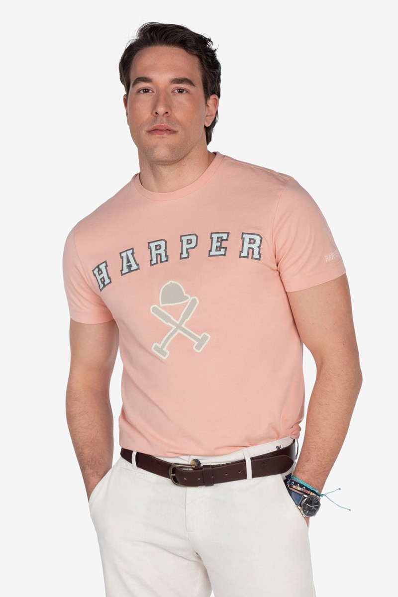   Camiseta Harper and Neyer Retro Rose Blush : estilo clásico, color suave y logo en contraste. Versátil, cómoda y con personalidad. 