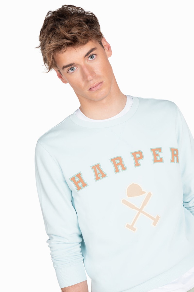   Sudadera Harper and Neyer Retro Light Turquoise : inspiración vintage, corte regular y bordado frontal. Un clásico renovado con estilo. 