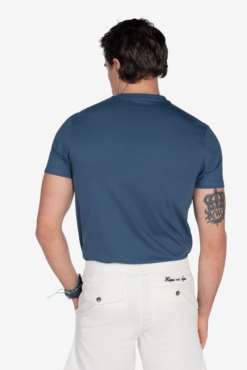   Camiseta Harper and Neyer Wingman Wash Blue : estampado frontal con logo HARPER. Comodidad y estilo deportivo en un básico moderno. 