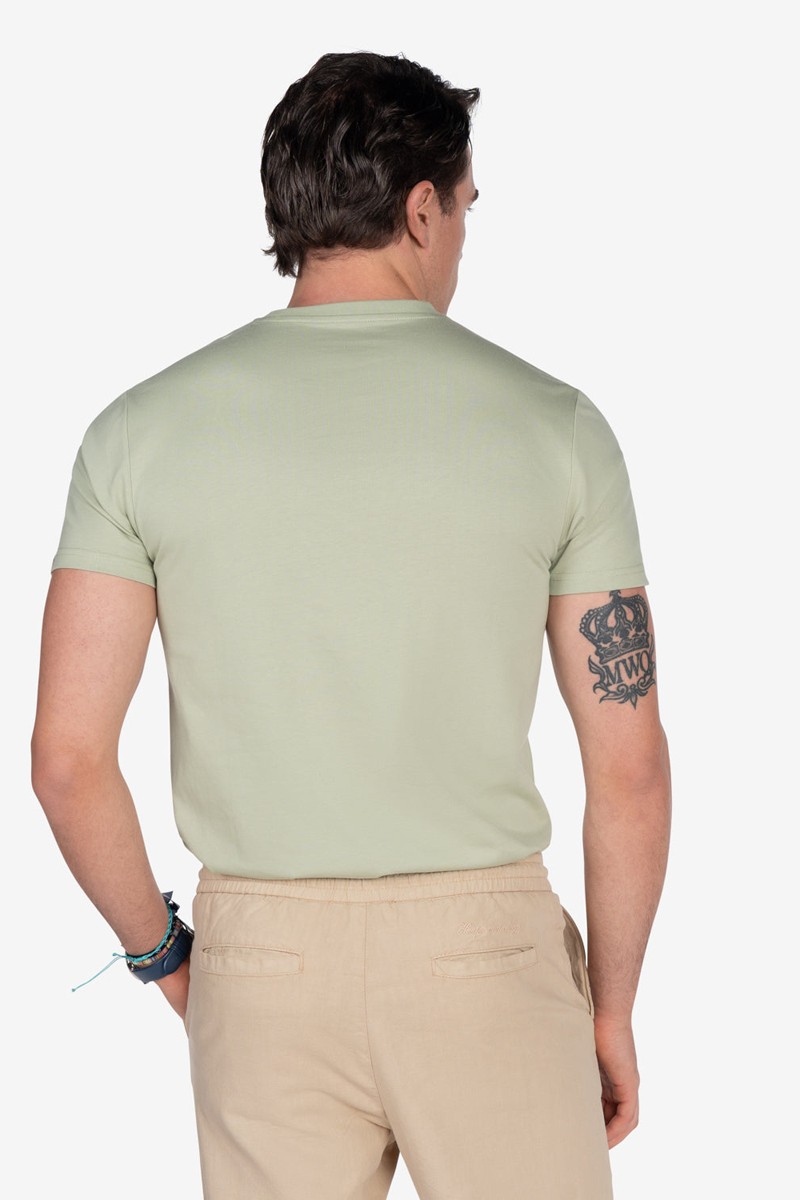   Camiseta Harper and Neyer Wingman Military Light : diseño con logo HARPER, corte cómodo y color neutro. Básico moderno para cualquier ocasión. 