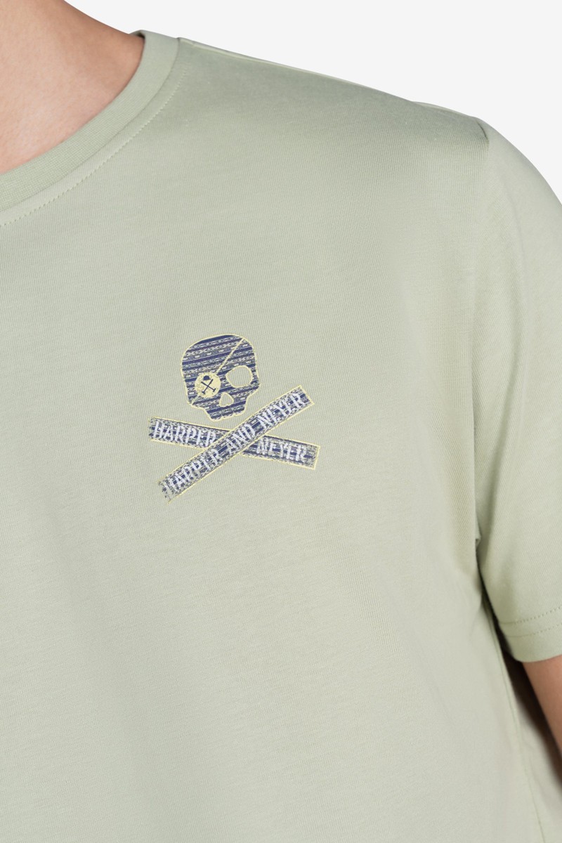   Camiseta Harper and Neyer Hurricane Military Light : diseño con estampado trasero, corte regular y tono neutro. Estilo relajado con actitud. 