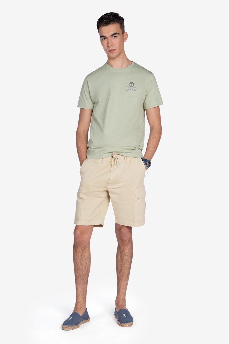   Camiseta Harper and Neyer Hurricane Military Light : diseño con estampado trasero, corte regular y tono neutro. Estilo relajado con actitud. 