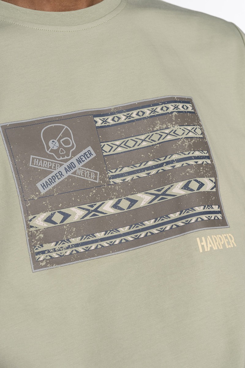   Camiseta Harper and Neyer USA Military Light : diseño gráfico en el pecho, estilo urbano y corte cómodo. Un básico con personalidad. 