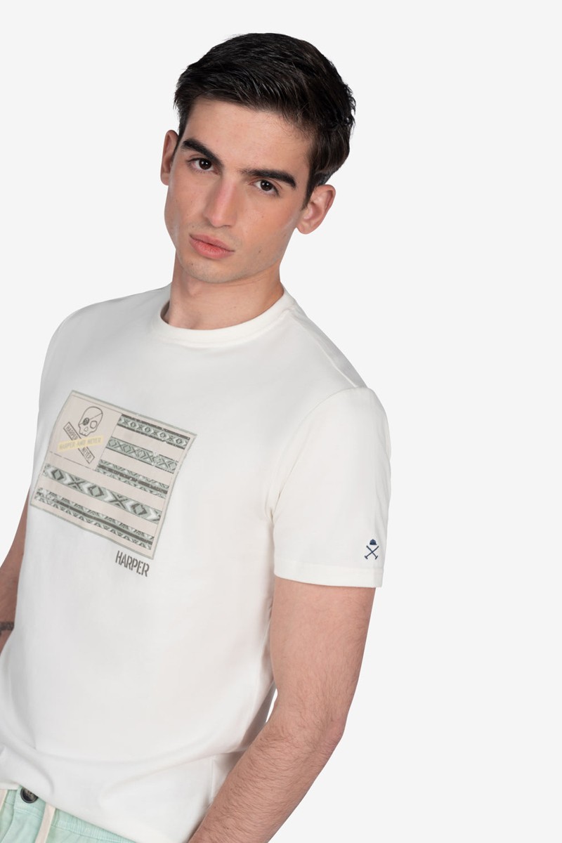 Camiseta Harper and Neyer USA Off White : estampado gráfico en el pecho y color neutro. Comodidad y estilo para todos tus planes.  2