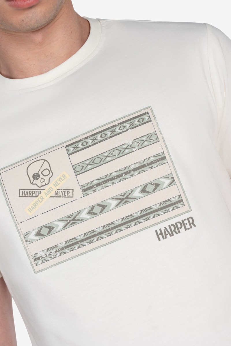   Camiseta Harper and Neyer USA Off White : estampado gráfico en el pecho y color neutro. Comodidad y estilo para todos tus planes. 