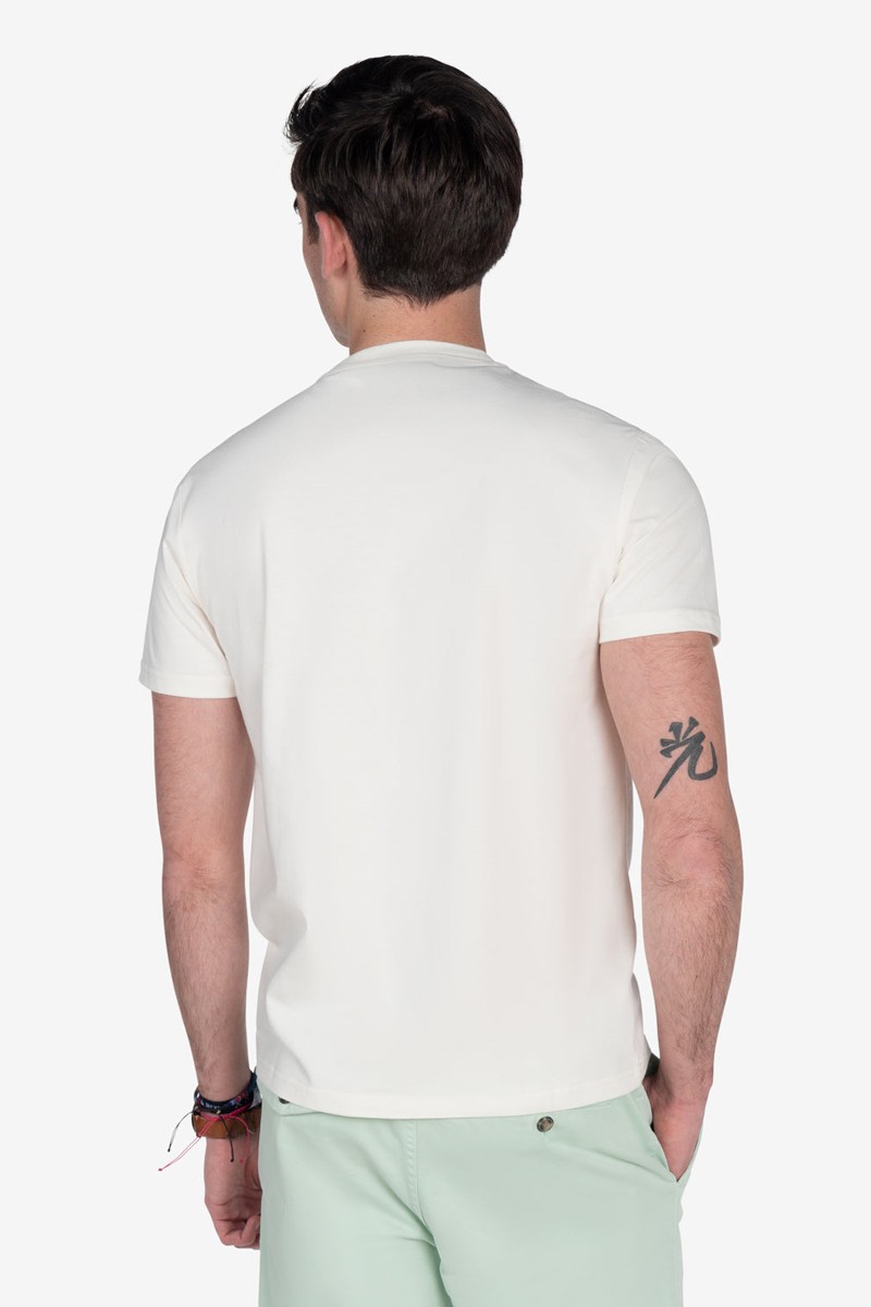   Camiseta Harper and Neyer USA Off White : estampado gráfico en el pecho y color neutro. Comodidad y estilo para todos tus planes. 