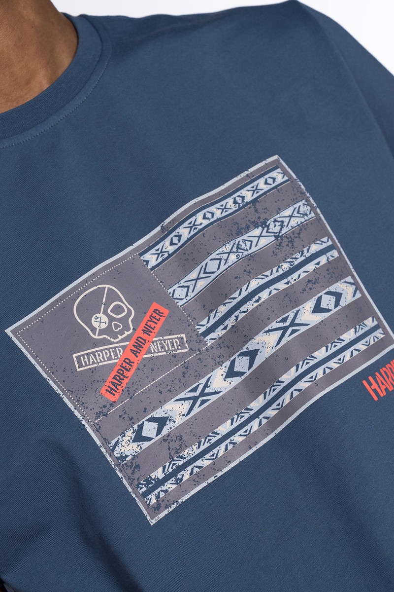   Camiseta Harper and Neyer USA Wash Blue : estampado en el pecho y tono azul lavado. Una prenda versátil con carácter urbano. 