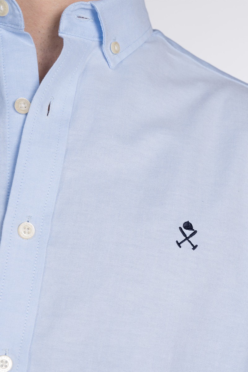 Camisa Harper and Neyer Icon Light Blue : algodón 100%, corte clásico y bordado en el pecho. Un básico atemporal con estilo refinado.  2