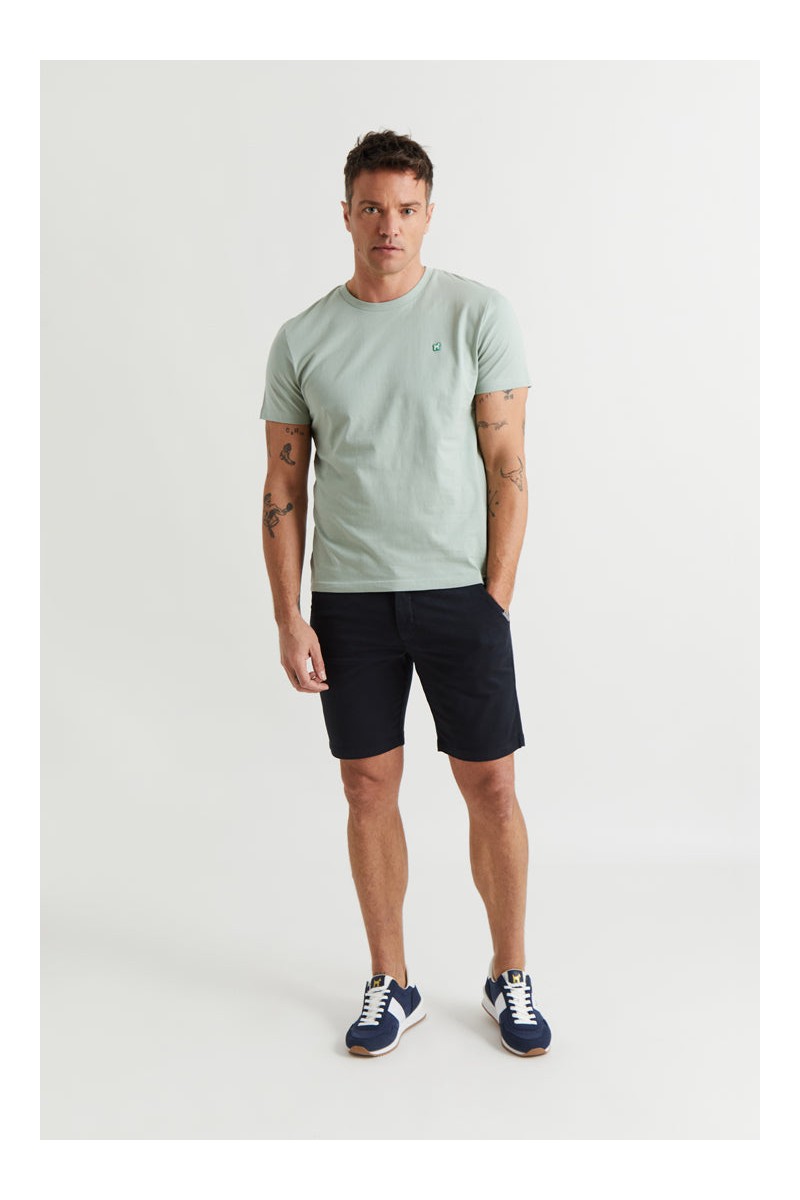  Camiseta Williot Groovy de colorKAHKY con estampado retro en la espalda. Un básico con personalidad, ideal para looks casuales. 