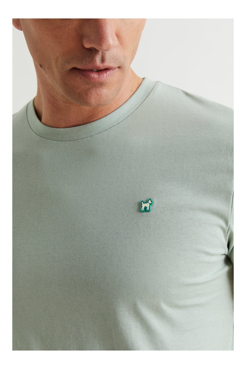  Camiseta Williot Groovy de colorKAHKY con estampado retro en la espalda. Un básico con personalidad, ideal para looks casuales. 