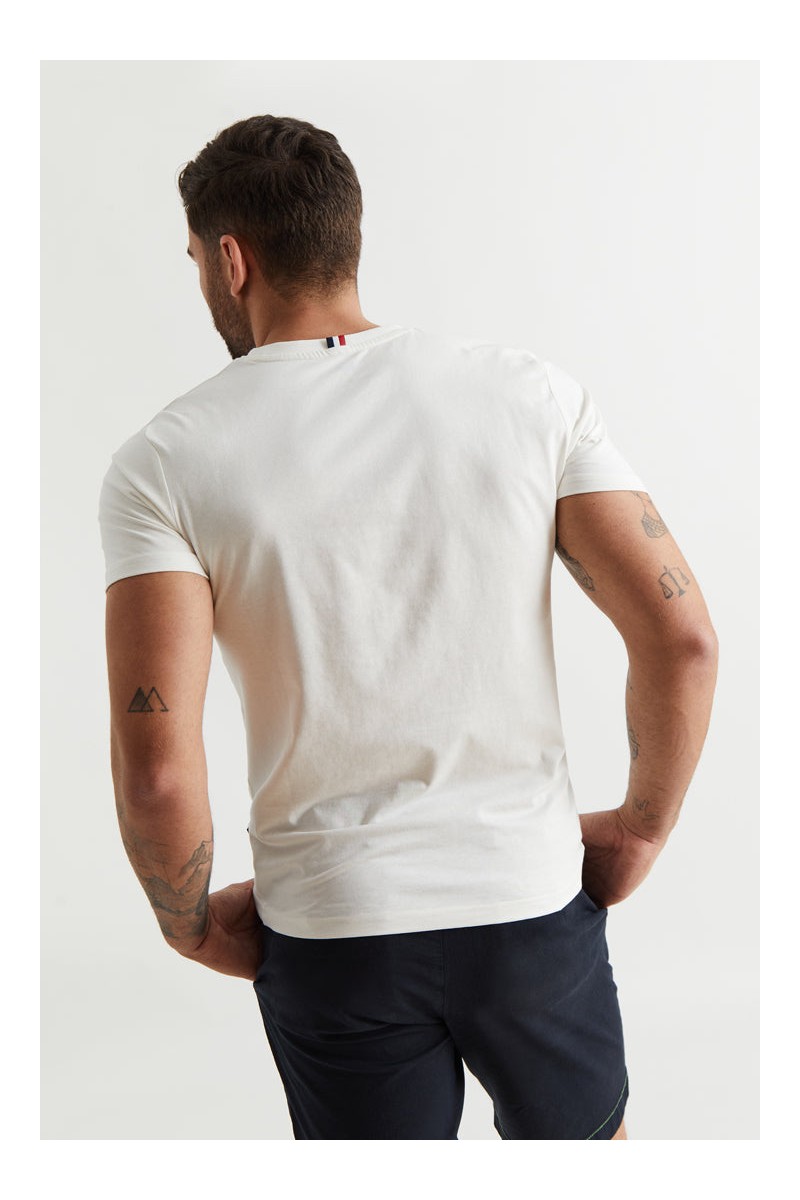  Camiseta blanca de Williot con ilustración de Mr. Williot en estilo surfer. Perfecta para un look fresco y divertido ☀️🌊 