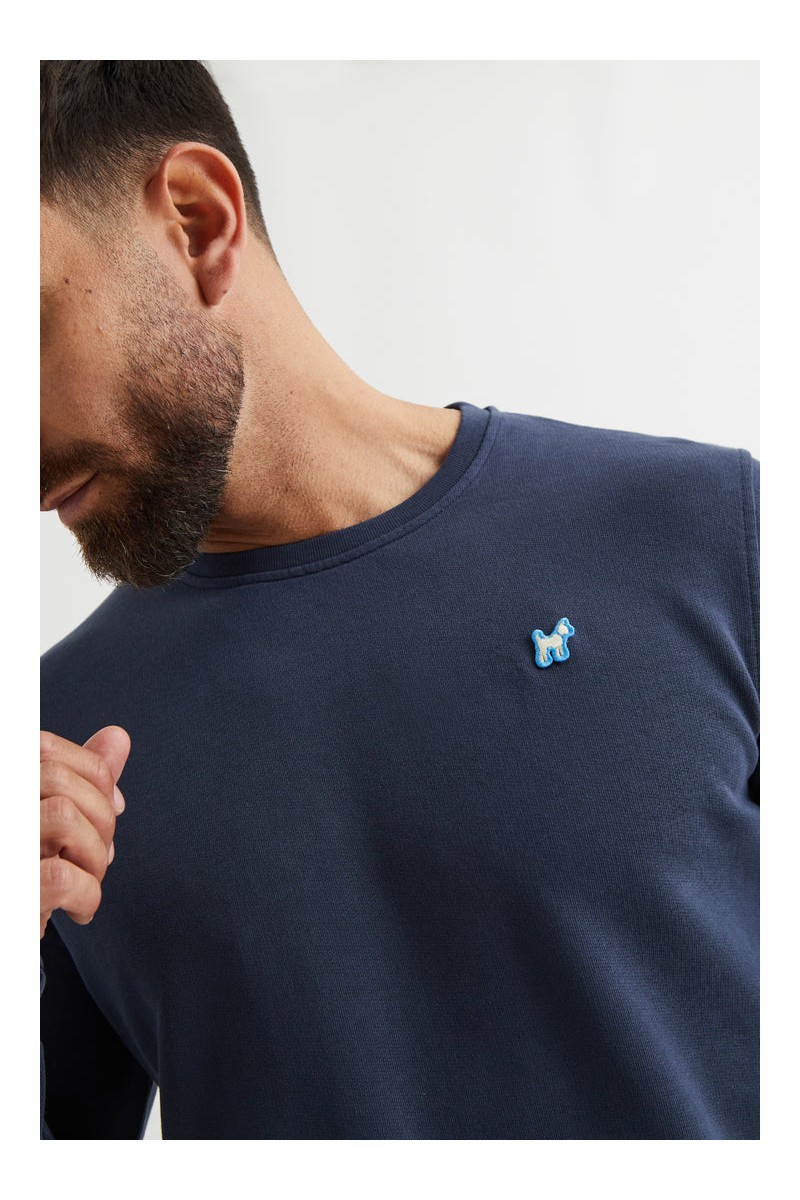  Sudadera Williot 3D en color marino. Diseño moderno con letras en volumen para un estilo llamativo y original 🧩💥 