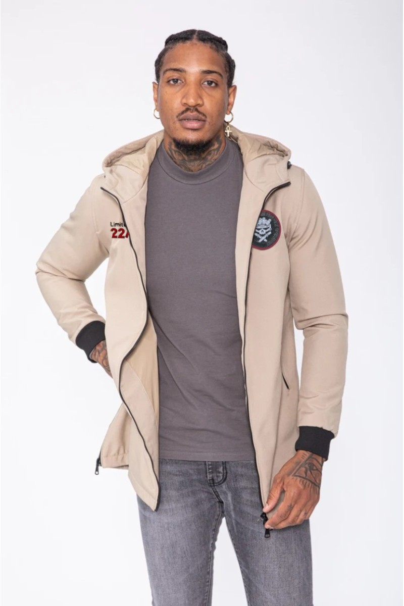  Cazadora La Sal NAVY beige con corte 3/4 e inspiración marinera. Edición limitada de 100 unidades numeradas. Diseñada en España. 