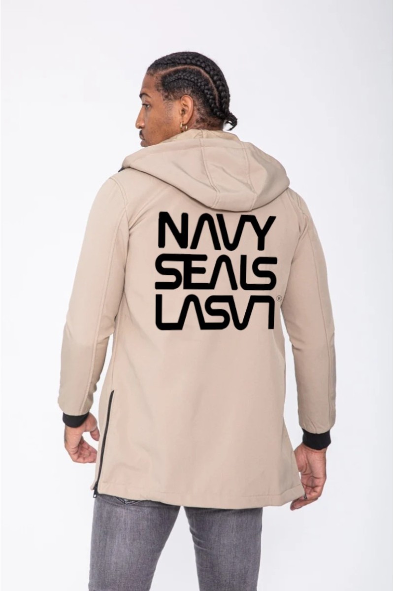  Cazadora La Sal NAVY beige con corte 3/4 e inspiración marinera. Edición limitada de 100 unidades numeradas. Diseñada en España. 