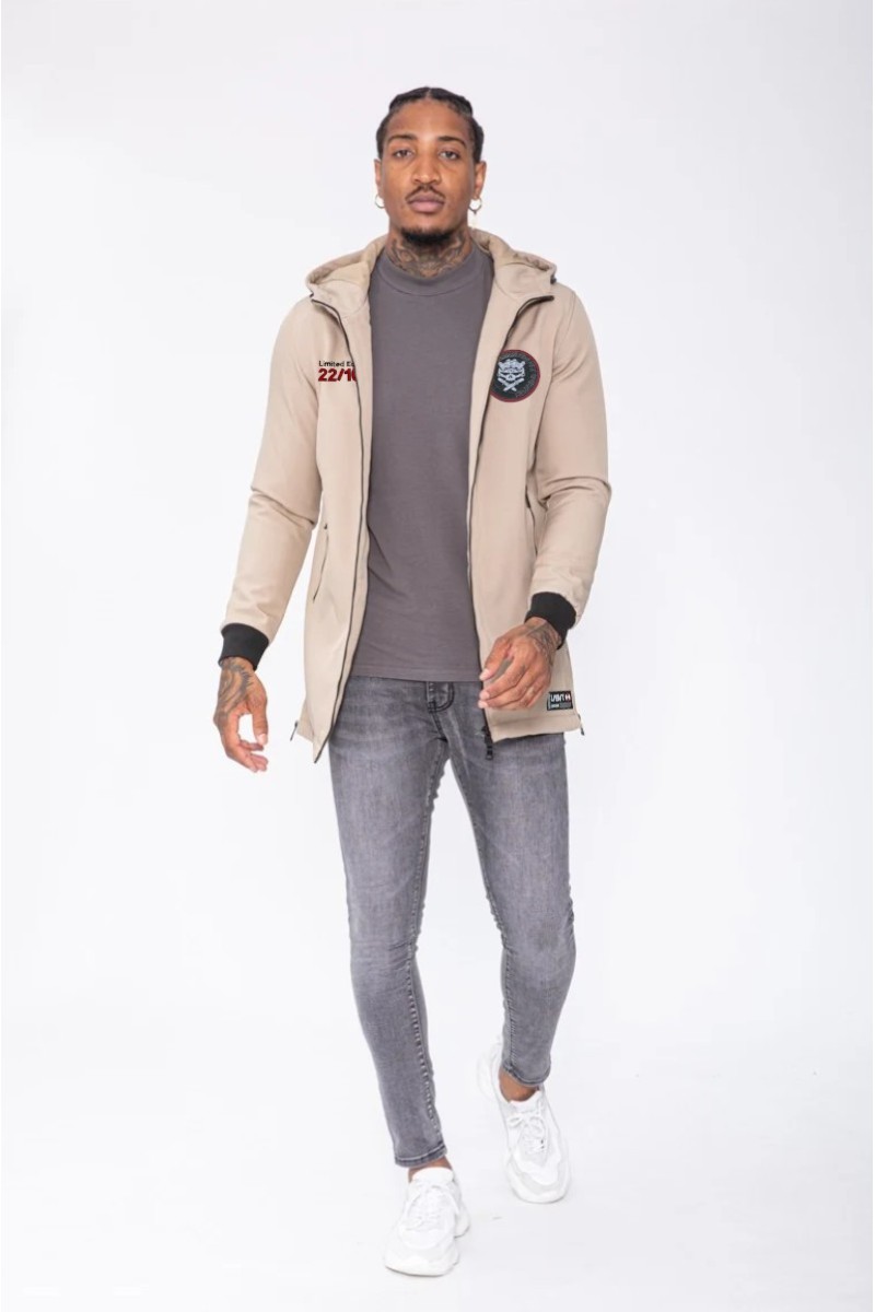  Cazadora La Sal NAVY beige con corte 3/4 e inspiración marinera. Edición limitada de 100 unidades numeradas. Diseñada en España. 