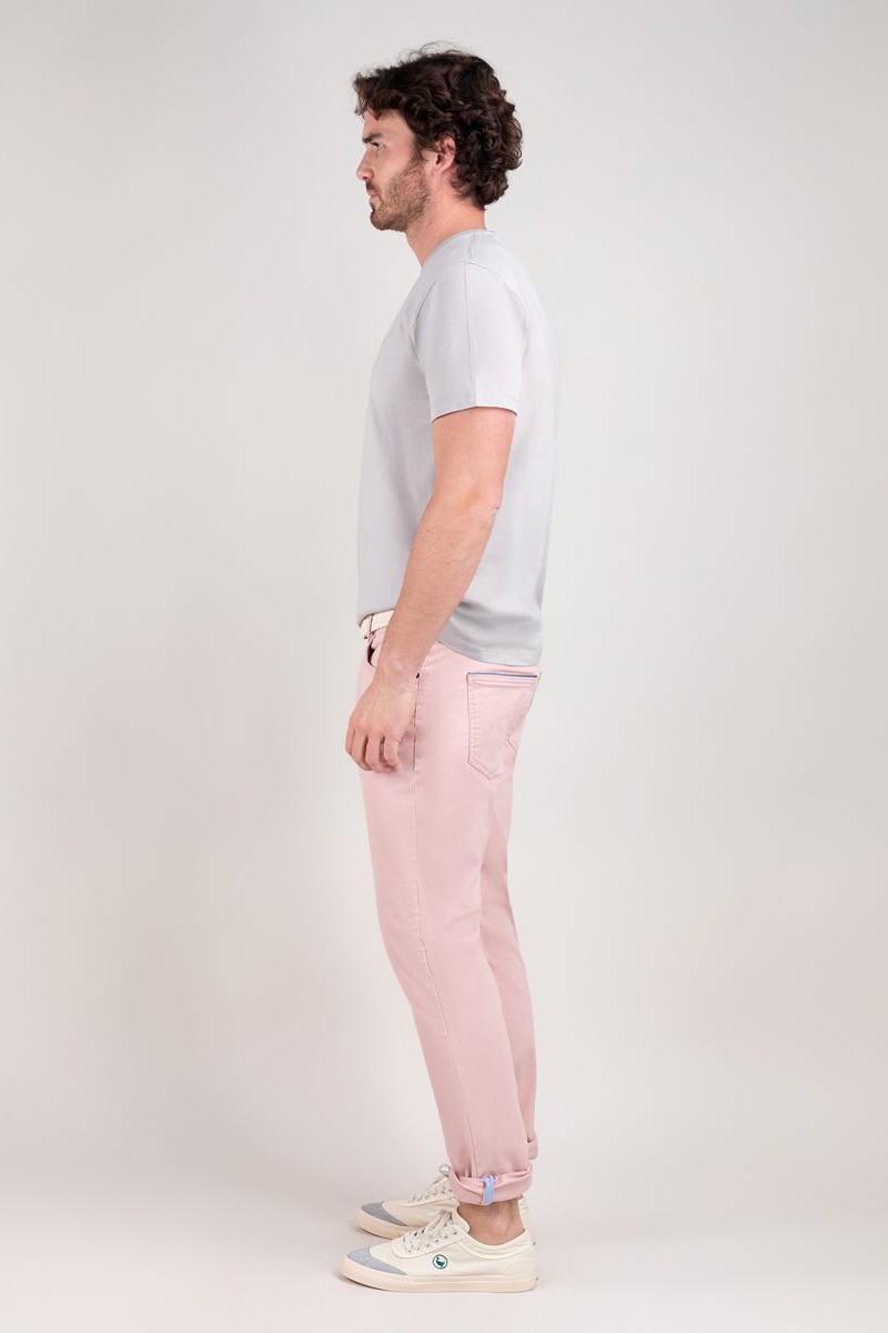  Camiseta El Ganso gris de cuello caja y efecto garment dyed. Diseño cómodo y versátil para un estilo urbano y actual. 