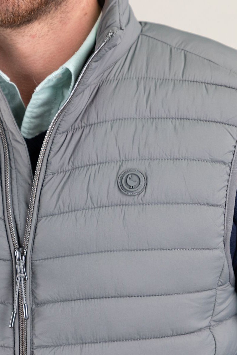 Chaleco acolchado gris El Ganso, ligero y cómodo. Ideal para entretiempo y para completar tus looks casuales con estilo.  2