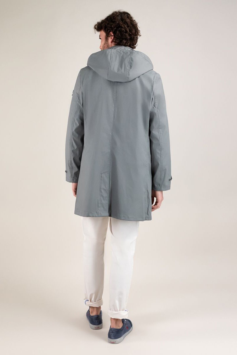 Gabardina gris engomada El Ganso, impermeable y con estilo. Ideal para lluvia y looks urbanos refinados. 