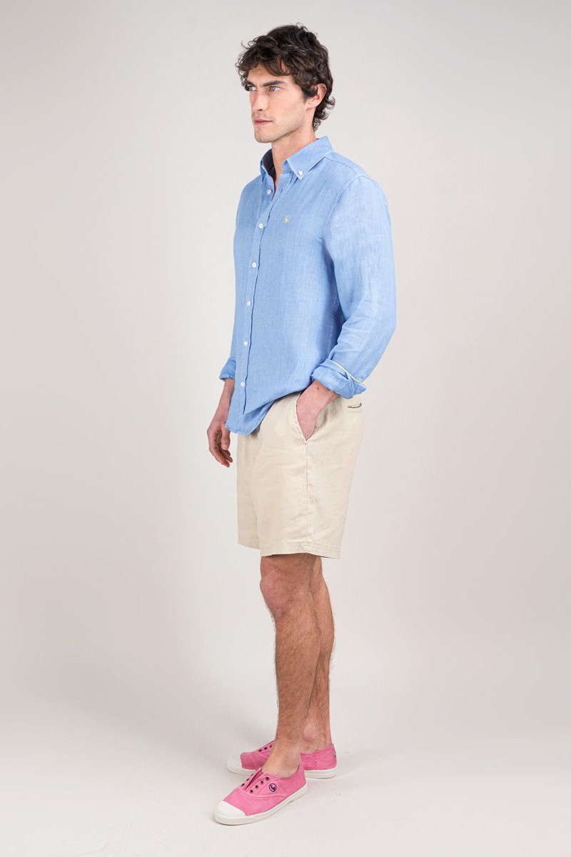  Camisa azul de lino El Ganso, teñida en prenda. Ligera, cómoda y con ese toque casual sofisticado que marca estilo. 