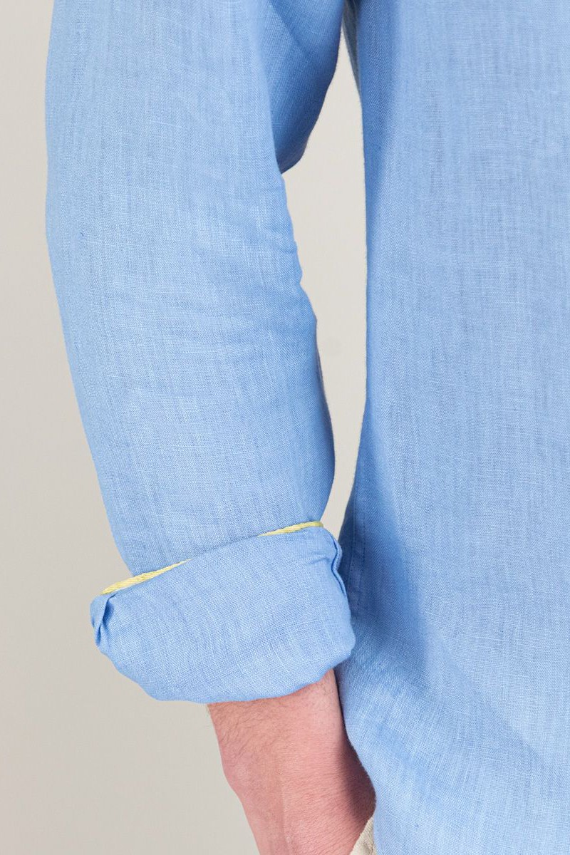  Camisa azul de lino El Ganso, teñida en prenda. Ligera, cómoda y con ese toque casual sofisticado que marca estilo. 